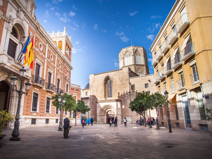 Valencia: Essentials and World Heritages Sites Walking Tour - The smart way to start Valencia: UNESCO in two hours