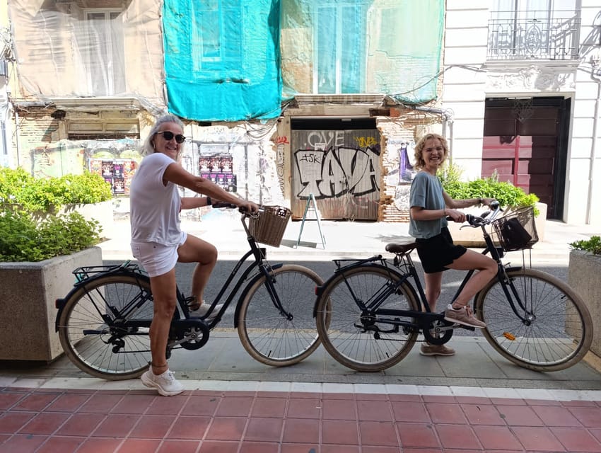 Valencia: Essentials Bike Tour from Ruzafa - Jardín del Turia: The Smooth Ride Through Valencia’s Park Lifeline