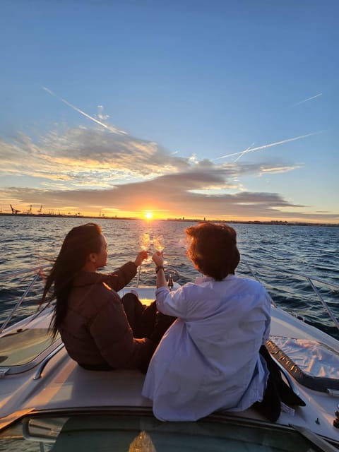 Valencia: Exclusive Sunset Cruise with Drink - Key things to know before you go