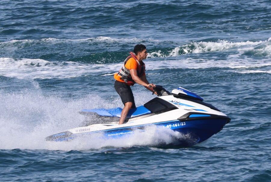 Valencia: Excursión en Moto de Agua + Paddle Surf - How the briefing and safety routine keeps the fun moving