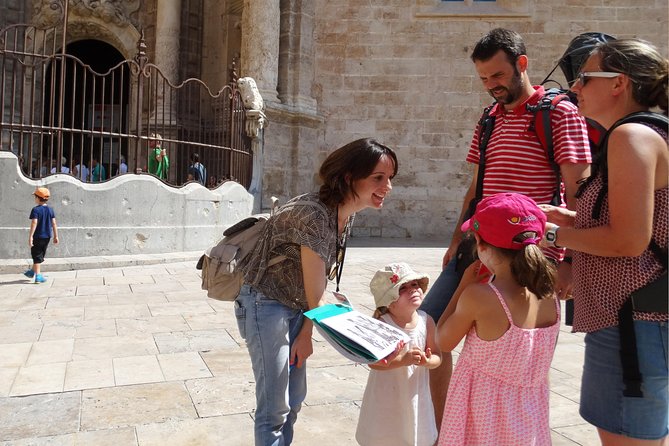 Valencia Family Tour Guided tour in Italian - Valencia Cathedral and the Holy Grail theme: big meaning, small time