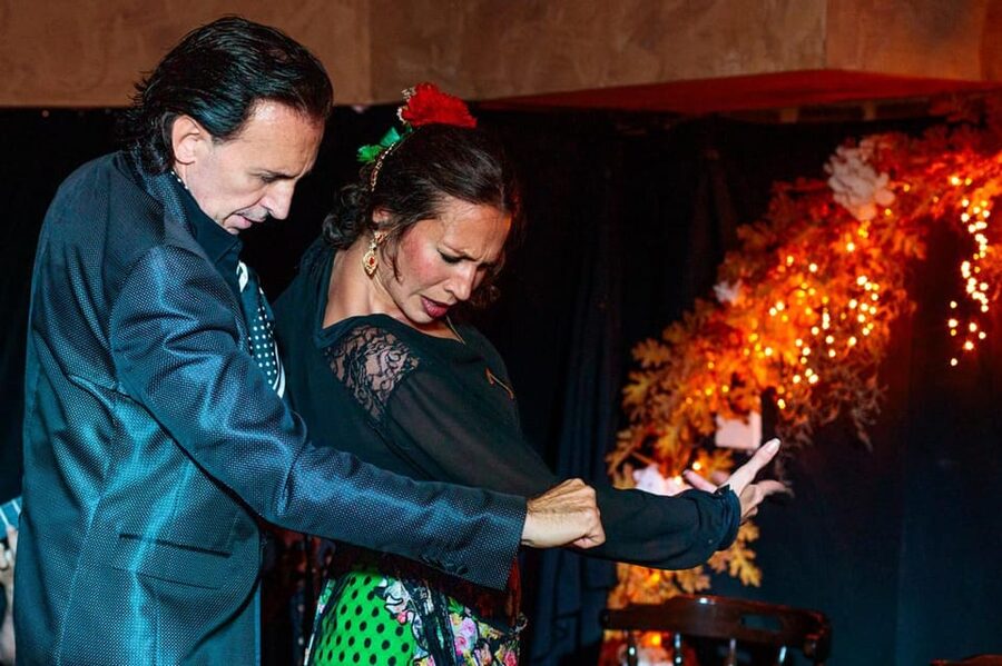 Valencia: Flamenco Show at Tablao La Reina - What You’ll See: Singing, Guitar, and Zapateo in One Hour