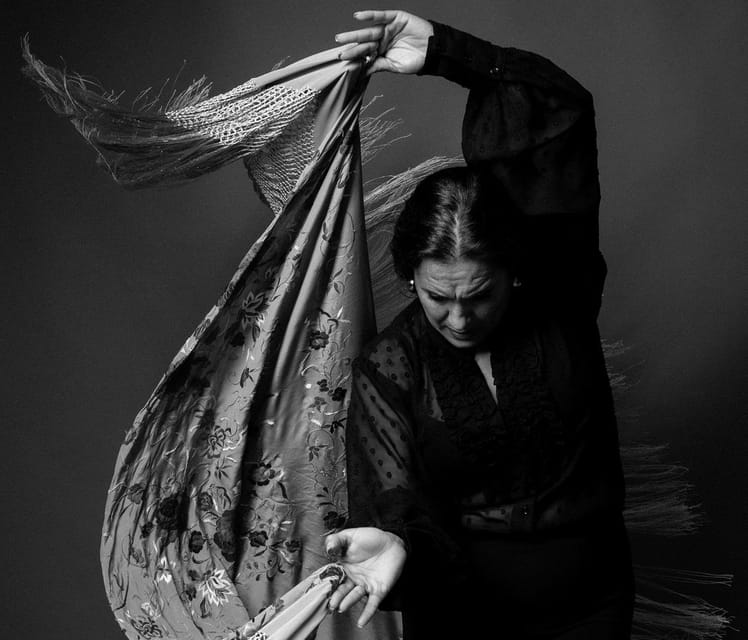 Valencia: Flamenco Show TEATRE TABLAO FLAMENCO in Teatro Talia - The 1-hour show format: what happens once the music starts