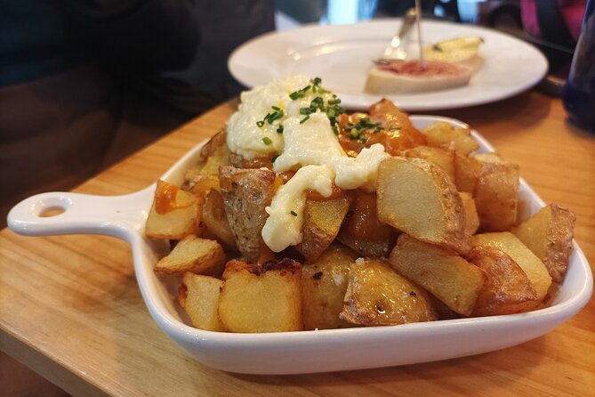 Valencia Food Tour: Tapas, Drinks and Delights with a Local - Stop 2: Plaça del Tossal, Arabic influence, and clóchinas on the menu