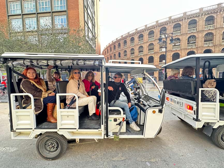 Valencia: Full 2-Hour Tuk Tuk Tour - Beach time near Platja de Llevant and the Cabanyal coast