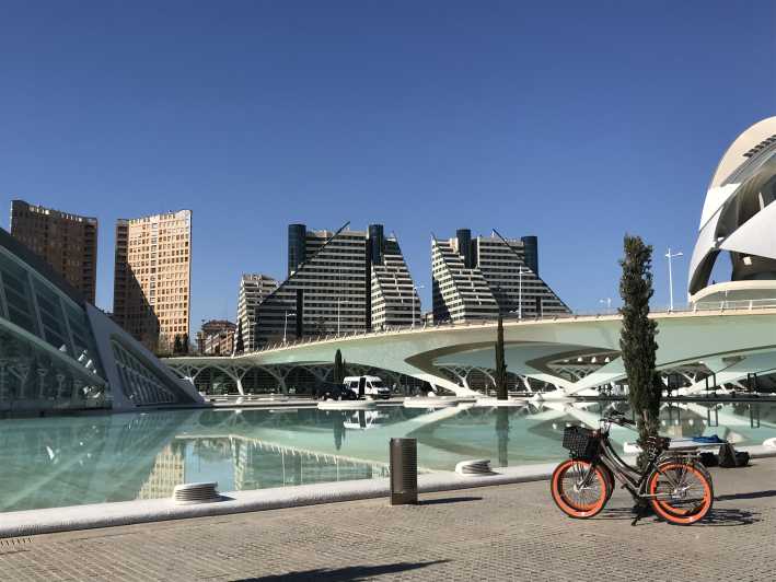 Valencia: Grand City Bike Tour on Bicycle, E-Bike or E-Step - A smart 3-hour route through three different Valencias