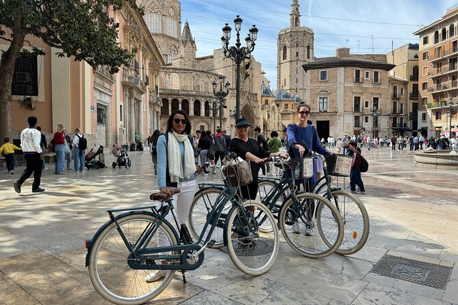Valencia Guided Bike or E-Bike Tour in Small Group - Stop 2: Plaza Lope de Vega and why this square draws people