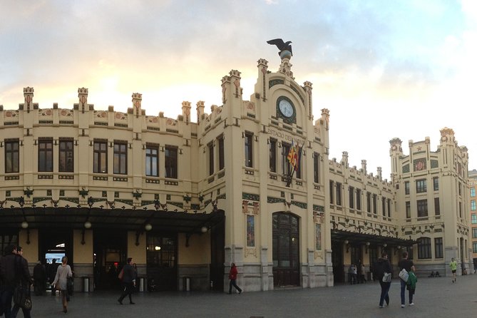 Valencia Guided City Tour - Edificio de Correos y Telegrafos: a quick look at a working landmark