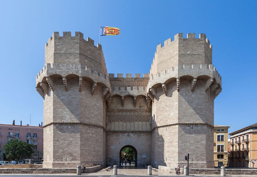Valencia: Guided City Walking Tour with Tapas Tastings - Why a Valencia cathedral-to-tapas tour makes sense