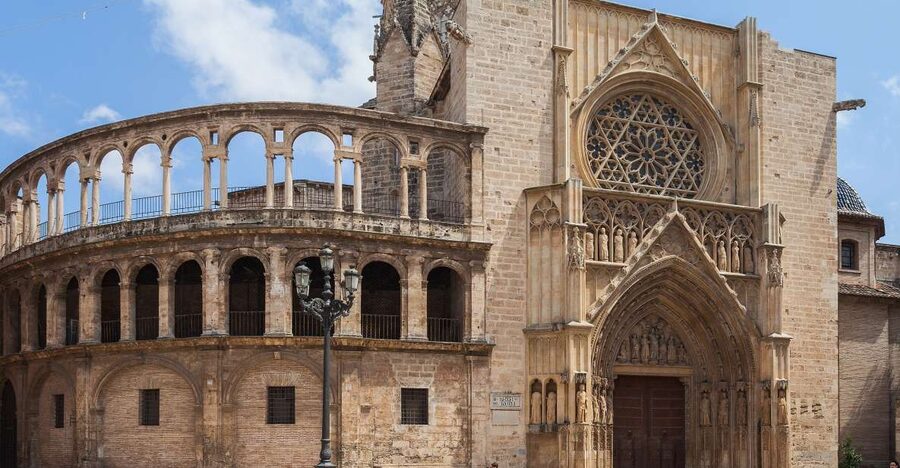 Valencia: Guided City Walking Tour with Tapas Tastings - Valencia Cathedral and the old bullfighting ring: major sights, human scale