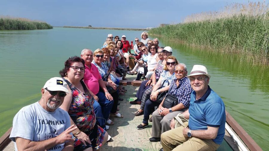 Valencia: Guided Lake Albufera Boat Ride and Barraca Tour - Finding the dock at Paseos en Barca Albufera Rosa y Tonet