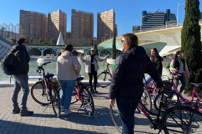 Valencia Highlights Bike Tour - Puente de l’Exposició and Pont de les Flors: Short Stops, Big Visual Payoff