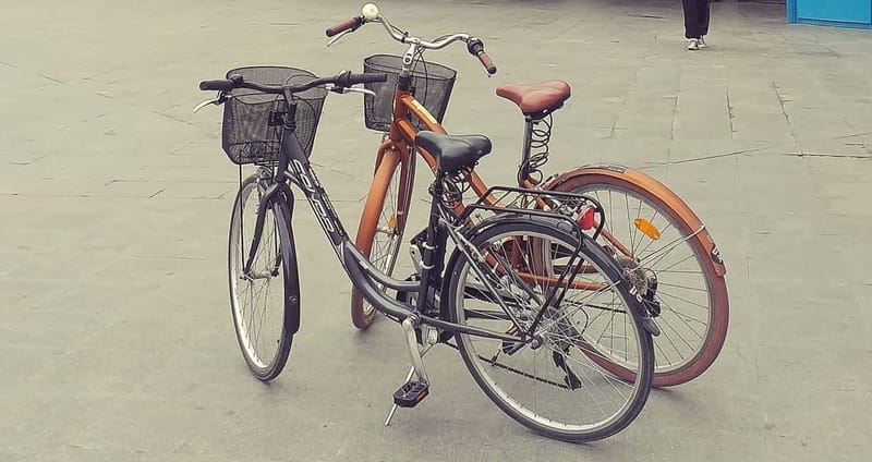Valencia: Highlights Bike Tour with a Guide - From North Station to Ciutat Vella: the old-city start on two wheels