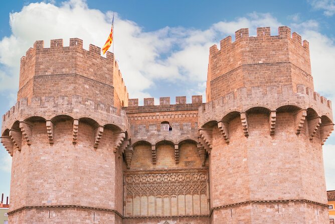 Valencia Iconic Sights Scavenger Hunt - What you’ll likely do along the way beyond the four stops