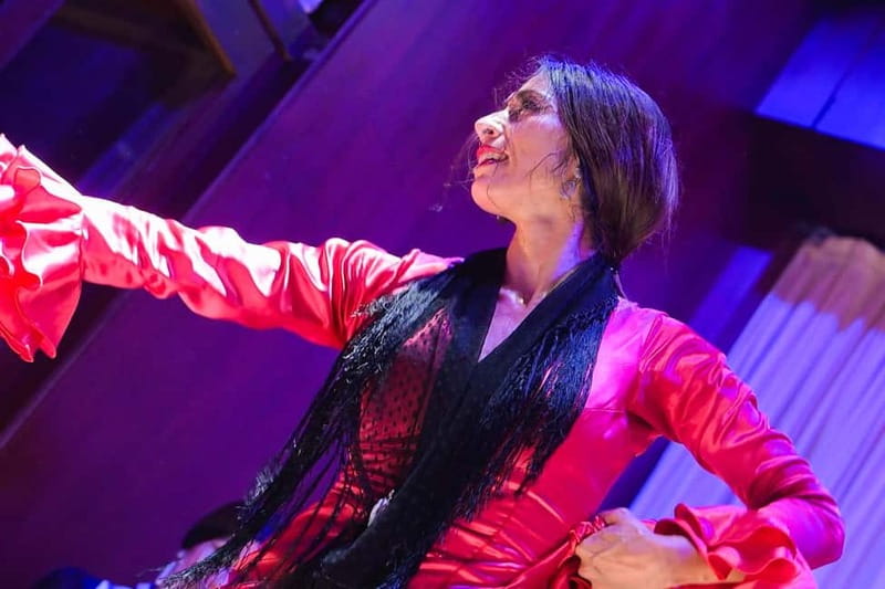 Valencia: La Linterna Flamenco Show - La Linterna’s Valencia Address Puts You in the Action