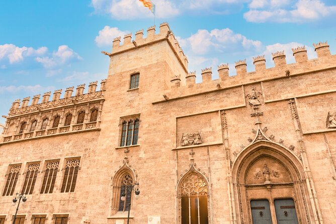 Valencia Monumental Scavenger Hunt - Meeting at XàtivaExtramurs and Starting in the Explorial App