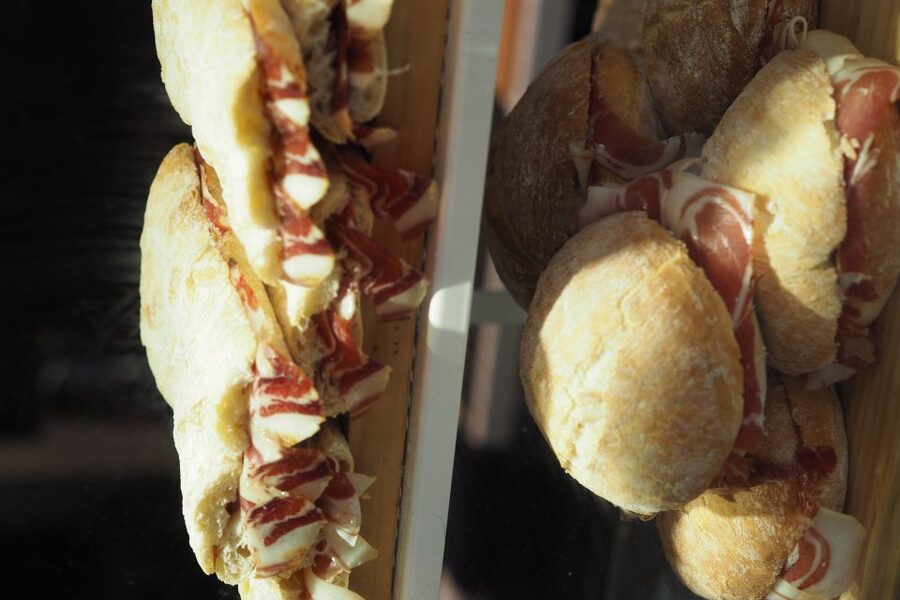 Valencia: Morning Food Tour with Central Market Visit - Where your morning walk starts near Plaça del Col·legi del Patriarca