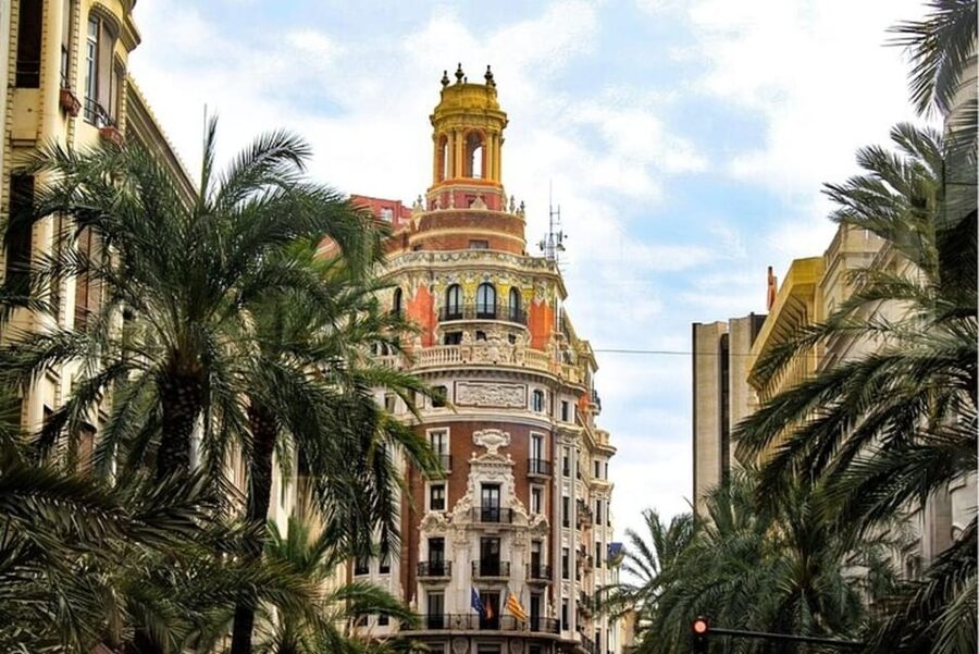 Valencia: Must-See Attractions Walking Tour - Torres de Serranos: the gate that frames the idea of Valencia’s old city