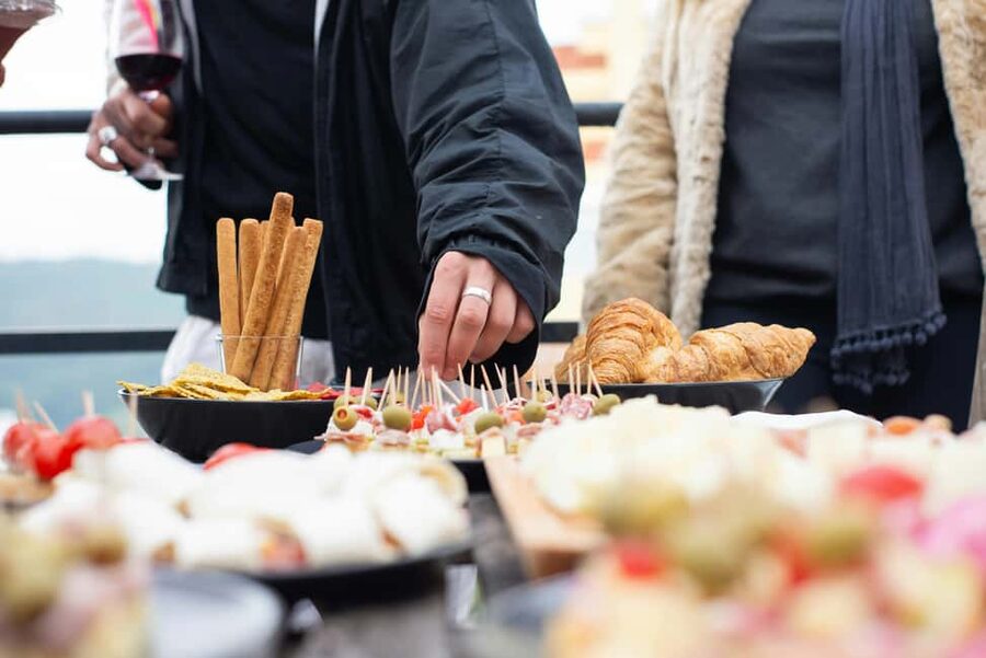 Valencia: Mysteries, Legends, & Local Tapas Experience - A walking tour that explains Valencia by showing it