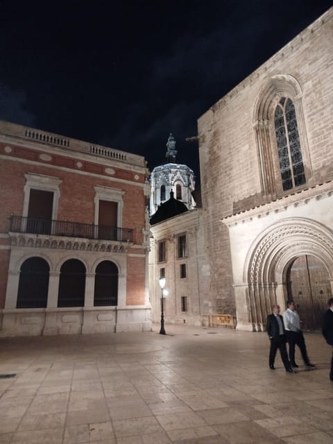 Valencia: Mystical Journey of Spirit and Secrets - The tarot pause: how you get insights during the walk