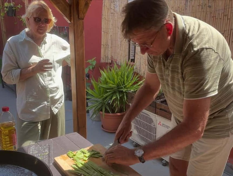 Valencia: Paella Cooking Class with Tapas and Drinks - Booking Tips That Keep the Night Stress-Free