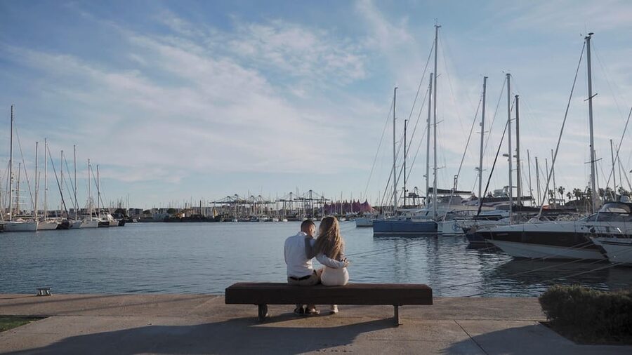 Valencia: Photo shooting at the beach with pro photographer - Photos, retouching, and delivery: what you actually get