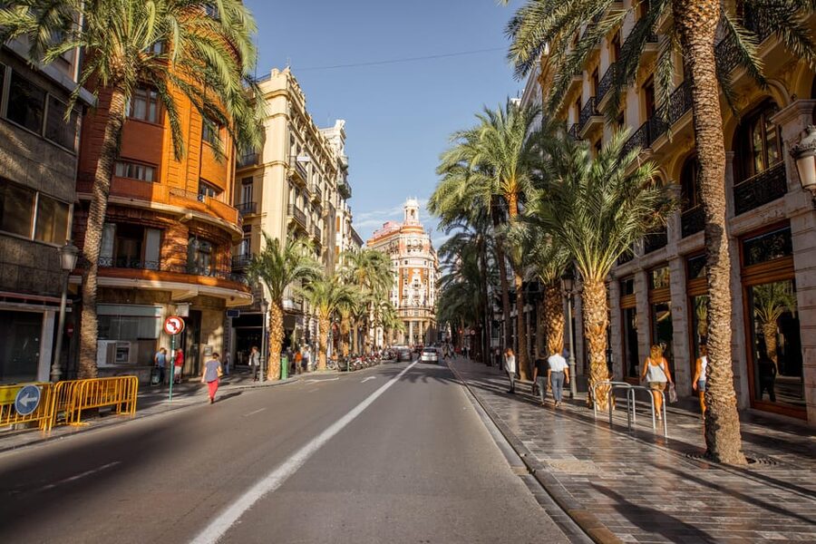 Valencia: Private Brunch Tour with Basic Spanish Learning - Restaurant Tasting: Beer, Wine, and Regional Food on a Fixed Schedule