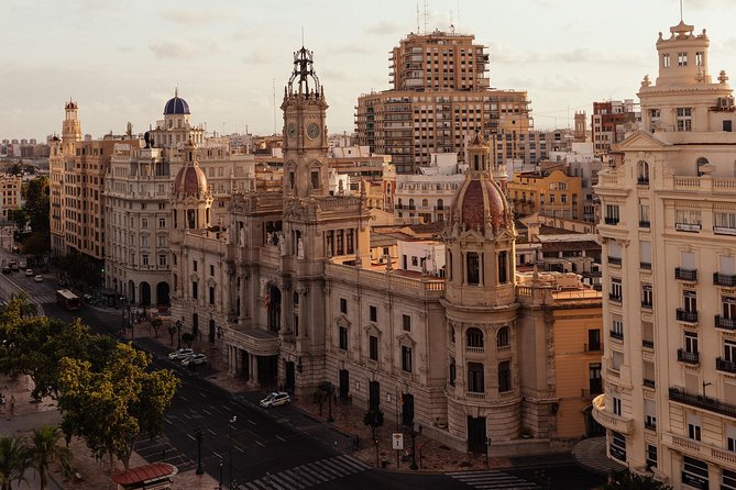 Valencia PRIVATE Highlights & Hidden Gems Tour with a Local - Time, walking comfort, and the Ciutat Vella meeting point