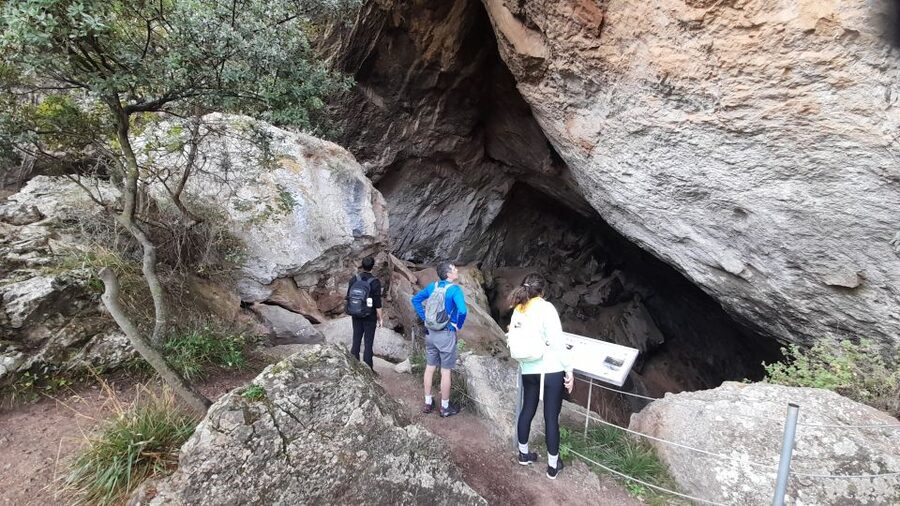 Valencia: Private Hiking in Montanejos with Thermal Springs - Senda de la Bojera: 11 km Along 300-Meter Limestone Cliffs