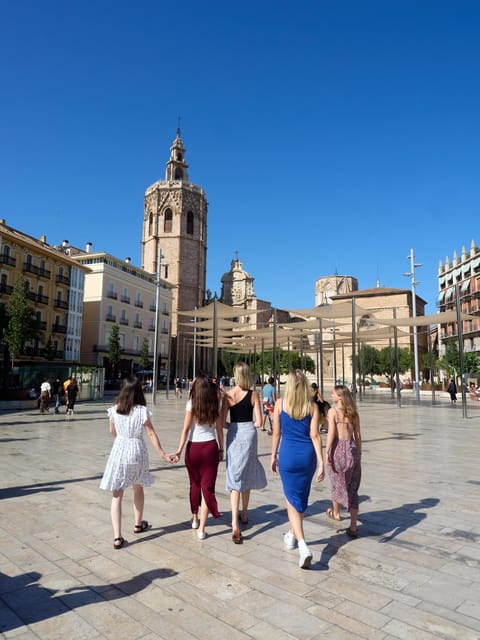 Valencia: Private photo shooting with pro photographer - How the Photo Session Works: Casual Posing, Real Direction