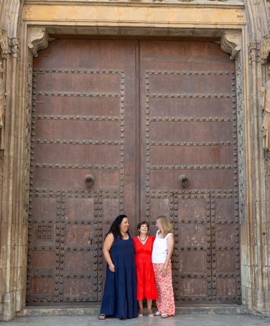 Valencia: Private photo tour at the Ciutat Vella - Price and what you actually get for $124 per group (up to 8)