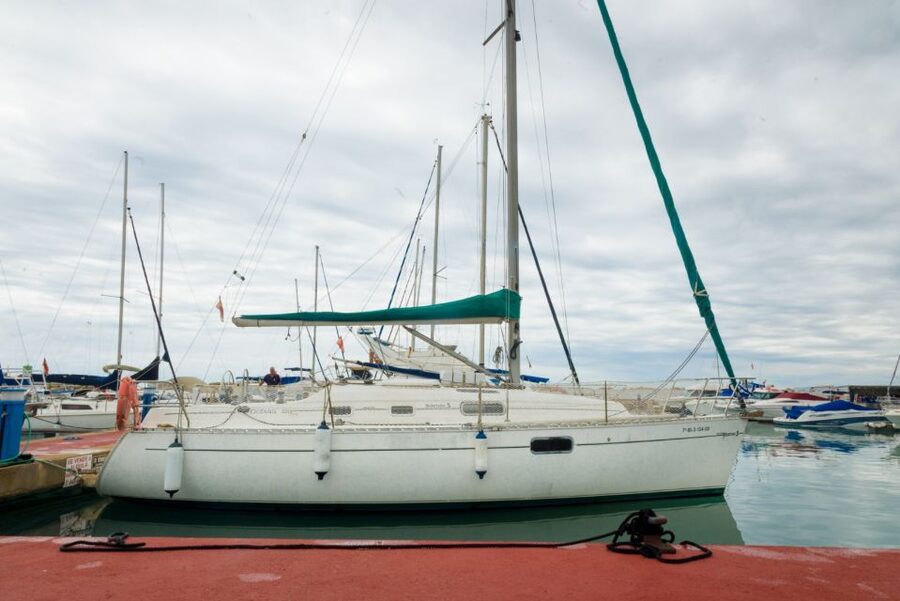 Valencia: Private Sailing Trip with Snacks and Drinks - Snacking on the Water: Included Soft Drinks and Real Comfort