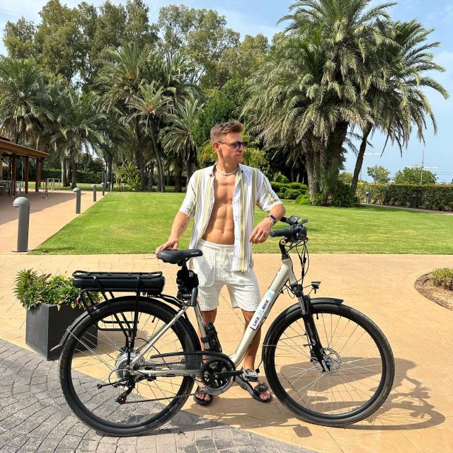 Valencia Private Tour by E-bike or Bike - Plaza de la Reina and Valencia Cathedral: old stone with a human scale