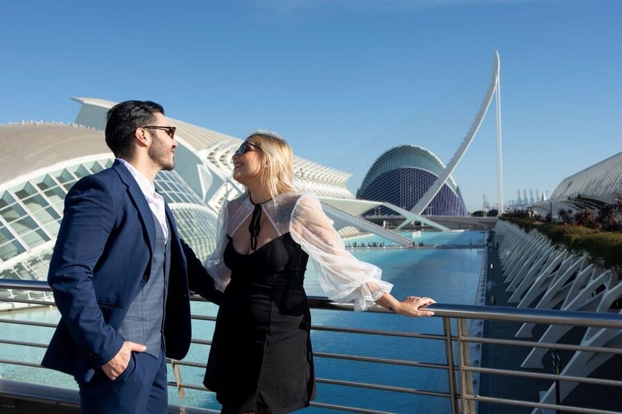 Valencia: Professional photoshoot at City of Arts & Sciences - Photo delivery in under 48 hours: why the digital gallery matters