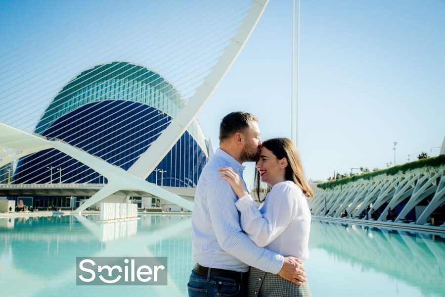 Valencia: Professional photoshoot at City of Arts & Sciences - Price and value: $58 per group up to 8