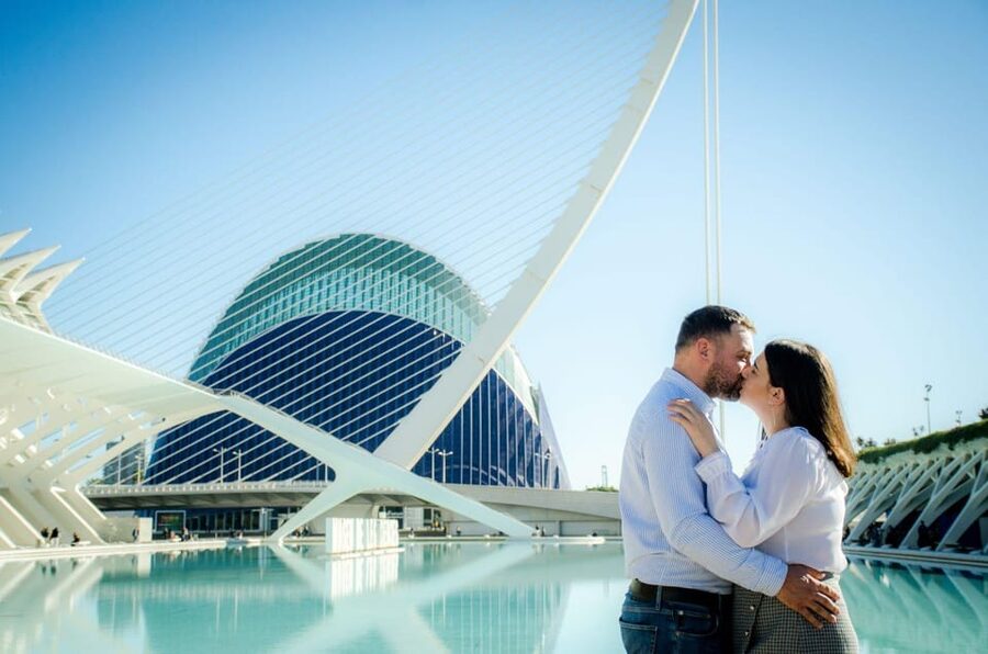 Valencia: Professional photoshoot at City of Arts & Sciences - Accessibility and language: practical for mixed groups