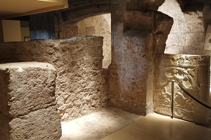 Valencia Romana and Visigoth. Almoina and Crypt Museum included. - Plaza del Virgen: The Roman City Center, From Republic to Empire