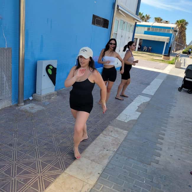 Valencia: Salsa Class by Malvarrosa Beach - Quick hits you can act on