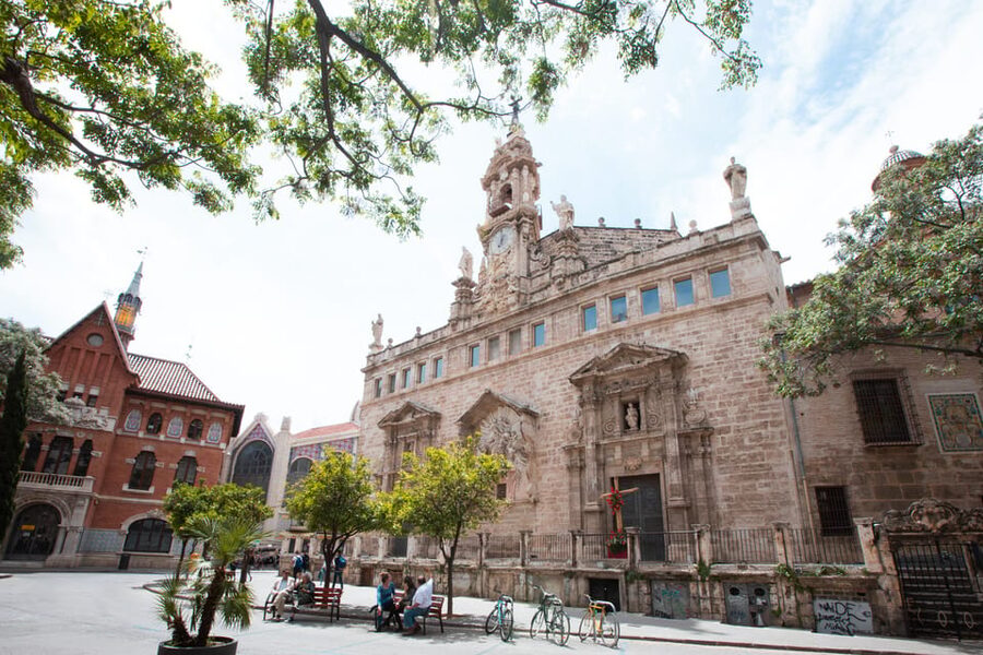 Valencia: San Nicolas, Silk Museum and Santos Juanes Church - Santos Juanes: an old parish next to the market, now under restoration