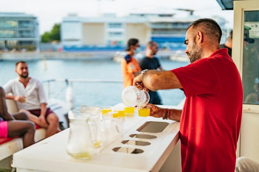 Valencia: Sunset or Daytime Catamaran Cruise with Drink - Who Should Book This Catamaran Cruise
