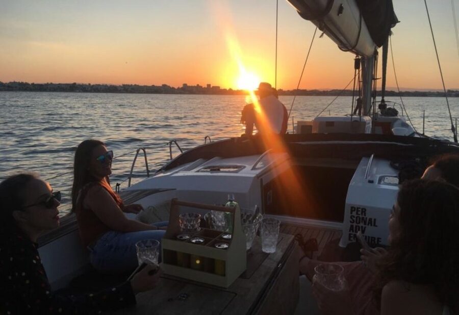 Valencia: Sunset trip in a boat with drinks included - Safety Briefing and First Minutes on Board