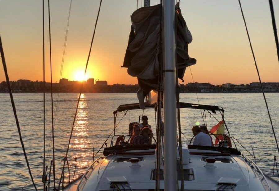 Valencia: Sunset trip in a boat with drinks included - Leaving the Harbor: How the Mediterranean View Changes