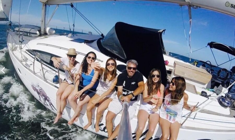 Valencia: Sunset trip in a boat with drinks included - Drinks Included: Beer or Wine, and Why It Works on a Short Cruise