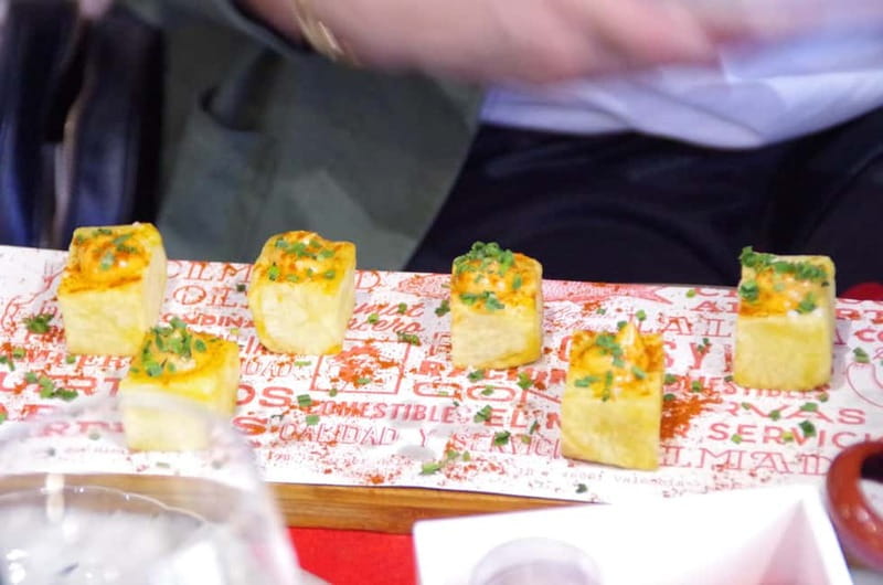 Valencia: Tapas and Sightseeing guided tour - Colmado Lalola: from Ultramarino delicacy shop to a small wine-and-vermut haven