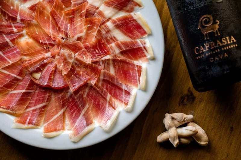 Valencia Tapas and Sightseeing Guided Tour - Plaza de la Mare de Déu: why this quick stop matters