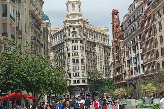 Valencia tour with cathedral included. - Start at Plaça del Col·legi del Patriarca and the old University link