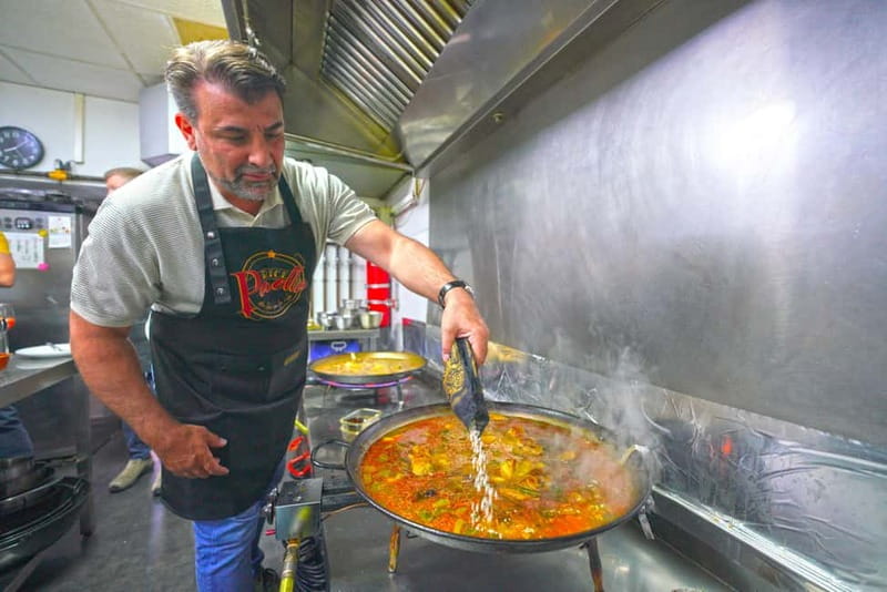 Valencia: Traditional Paella Cooking Class and Dinner - Key things to know before you book