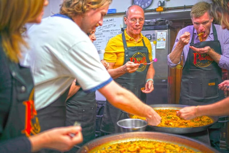 Valencia: Traditional Paella Cooking Class and Dinner - Cooking the seafood paella: techniques you can use again