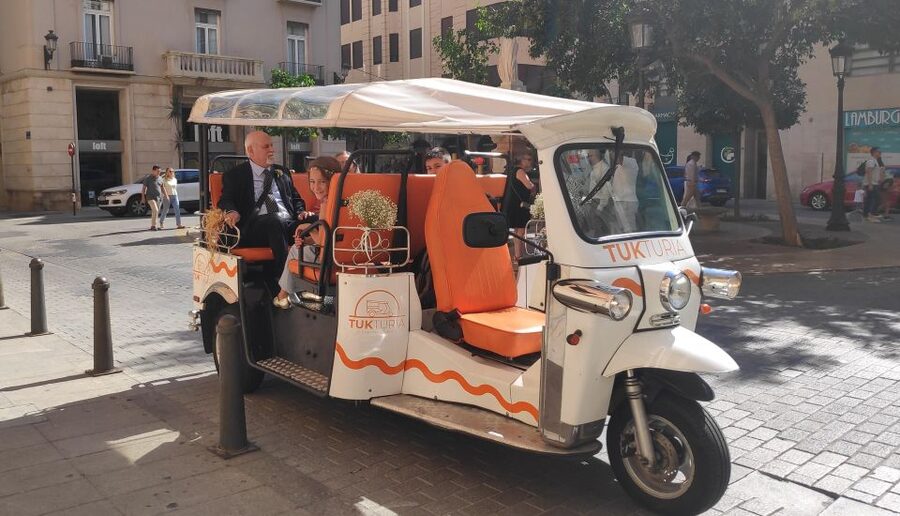 Valencia: Tuk Tuk City Tour - Guides who actually know the city’s rhythms