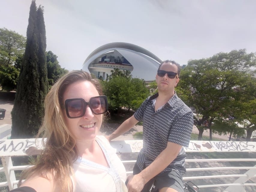 Valencia: Turia Park Guided Bike Tour - Meeting at the Serranos Towers and getting your bearings fast